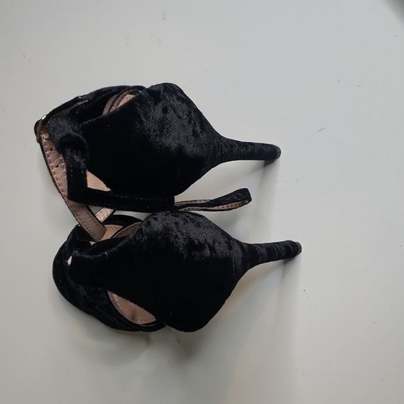 𝅺LOV Mark Open Toe Velvet Criss Cross Strap Heels - Picture 8 of 8